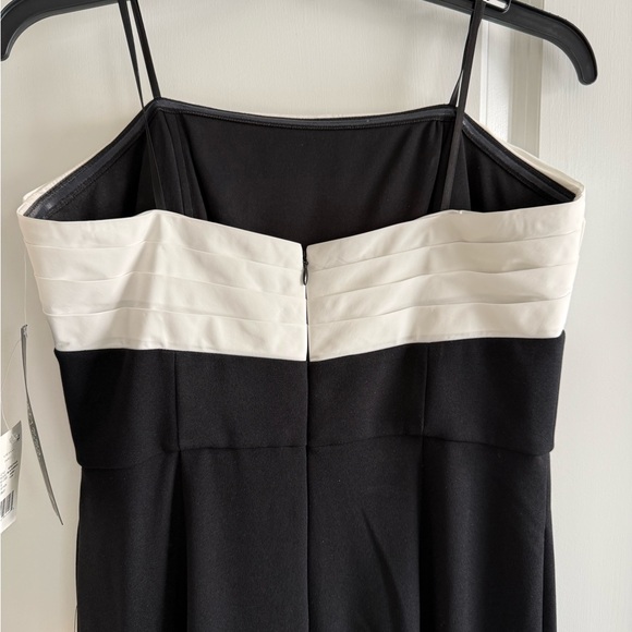 Adrianna Papell Colorblock Crepe strapless jumpsuit with bow. Size 10 - Picture 13 of 16